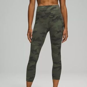 Hardly worn Lululemon camo tight; wunder under train high rise crop 23’’ size 6